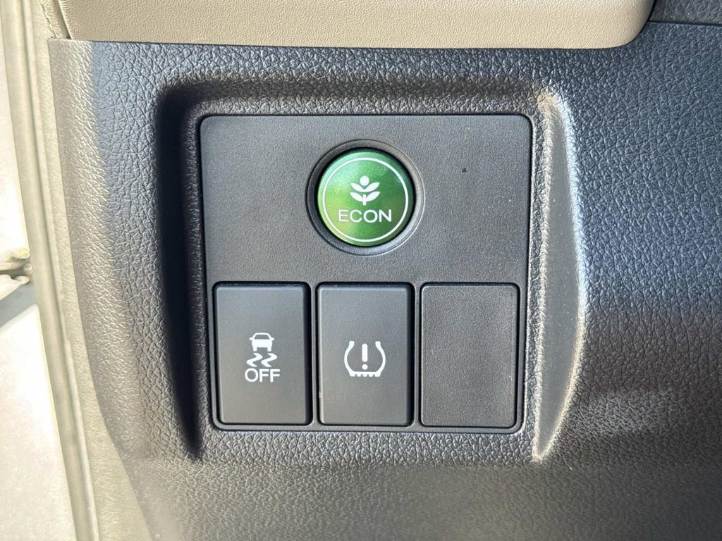 Used 2019 Honda HR-V LX image 16