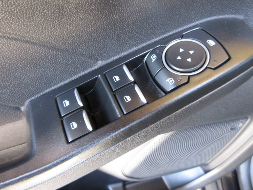 Certified 2025 Ford Escape SE FWD image 10