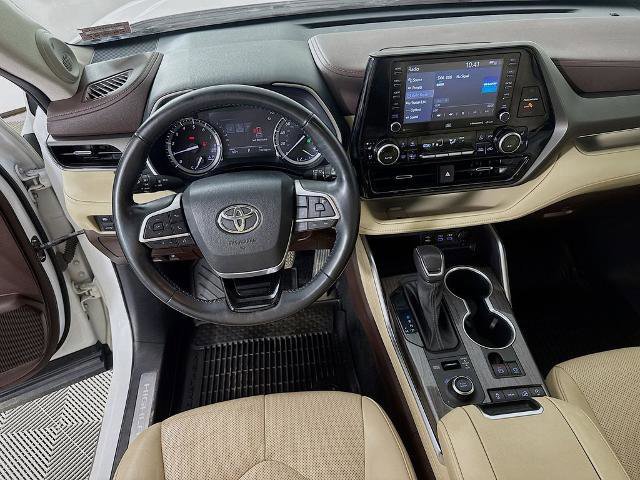 Used 2022 Toyota Highlander Limited image 25