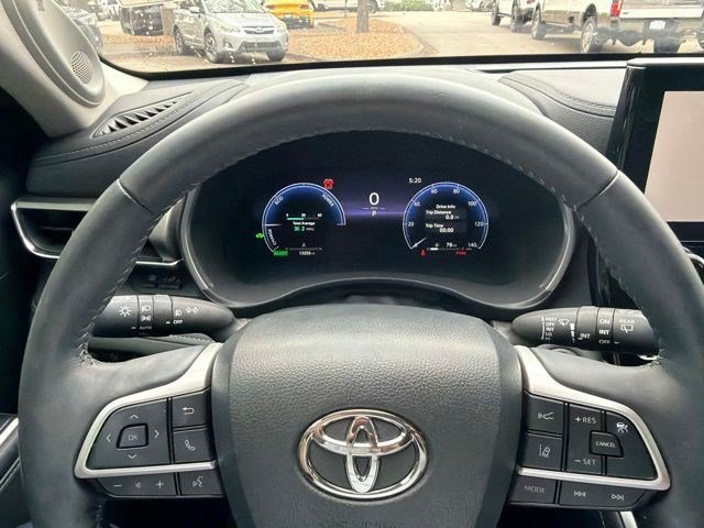 Used 2024 Toyota Highlander Limited AWD/4WD image 21