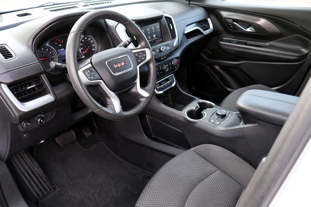 Used 2023 GMC Terrain SLE w/ Driver Convenience Package FWD image 4