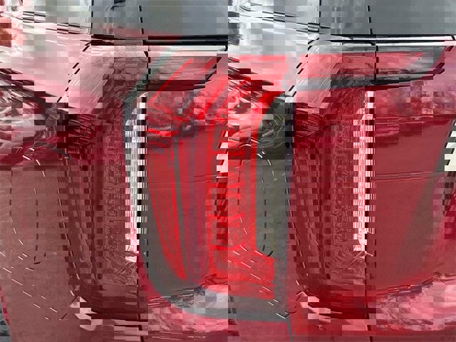 Used 2021 GMC Yukon Denali w/ Denali Premium Package image 11