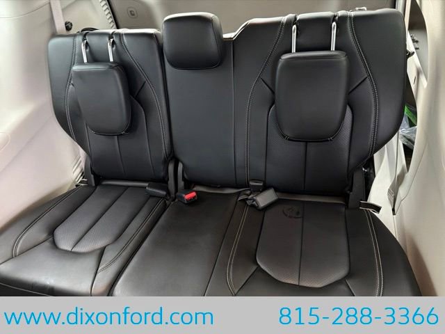 Used 2023 Chrysler Pacifica Touring-L FWD image 23