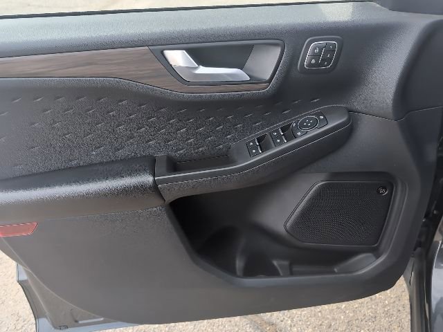 Certified 2020 Ford Escape Titanium image 8