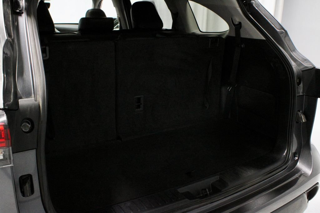 Used 2023 Toyota Highlander AWD image 12