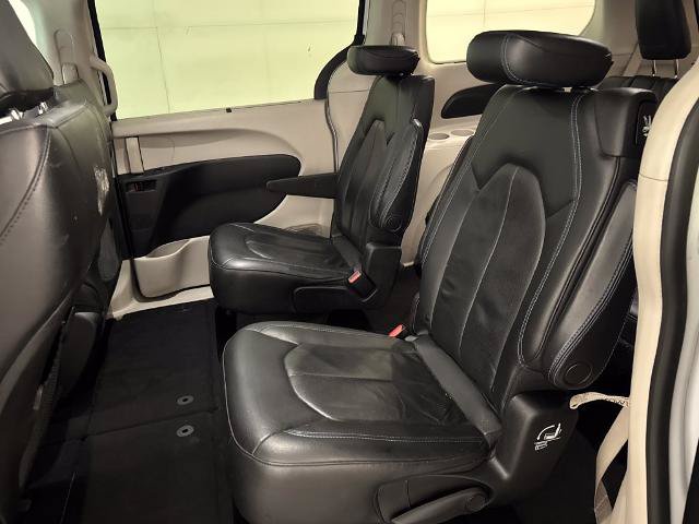 Used 2021 Chrysler Pacifica Touring-L FWD image 28