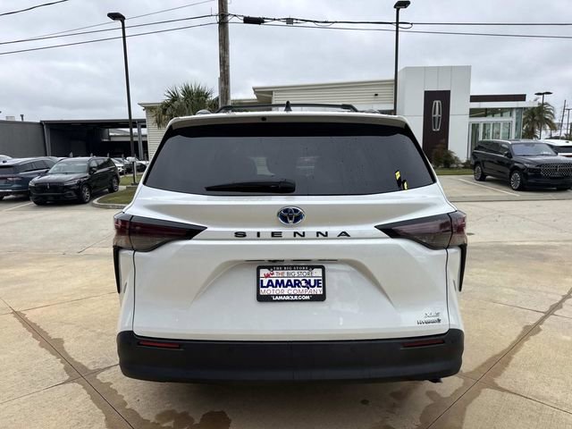 Used 2024 Toyota Sienna XLE image 7