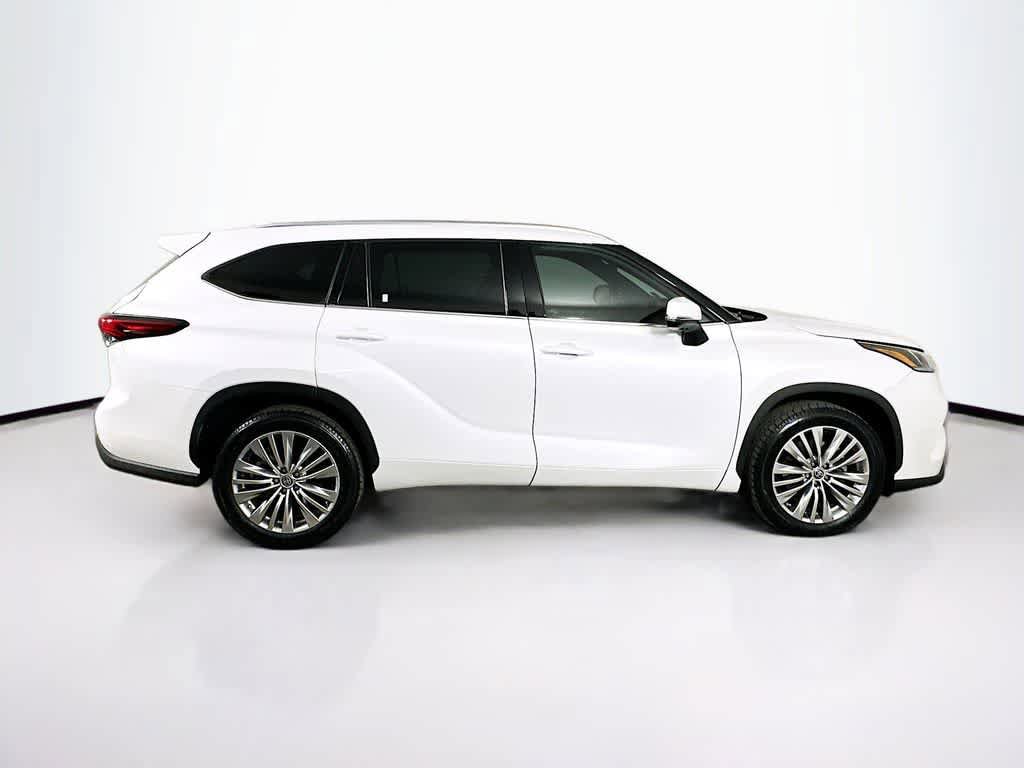 Used 2023 Toyota Highlander Platinum FWD image 26