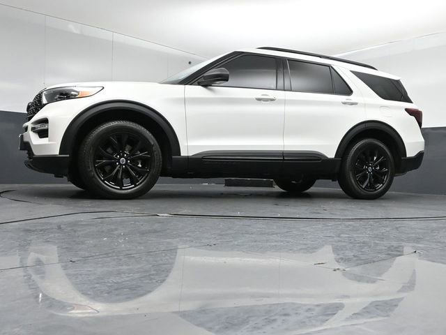Certified 2022 Ford Explorer XLT w/ Equipment Group 202A AWD/4WD image 40