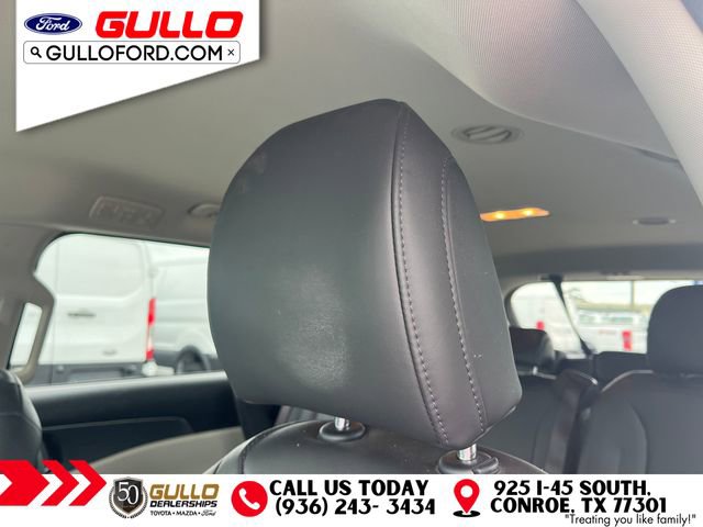 Used 2023 Kia Carnival LX FWD image 16