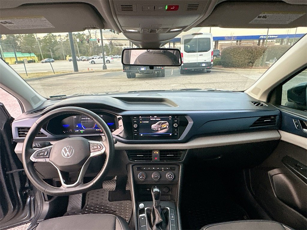 Used 2022 Volkswagen Taos SE w/ Panoramic Sunroof Package image 7