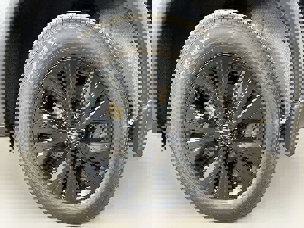 Used 2023 Nissan Rogue SV image 8