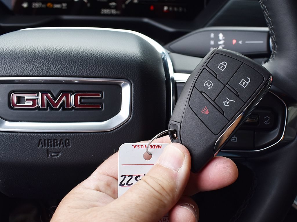 Used 2025 GMC Acadia Elevation AWD/4WD image 11