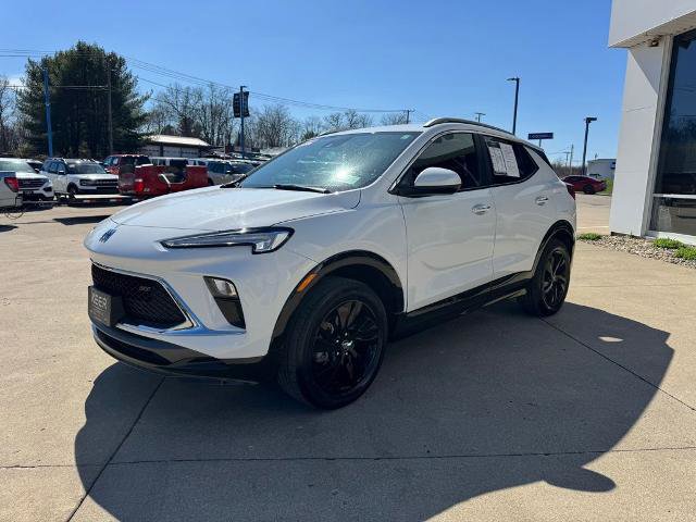 Used 2024 Buick Encore GX Sport Touring AWD/4WD image 3