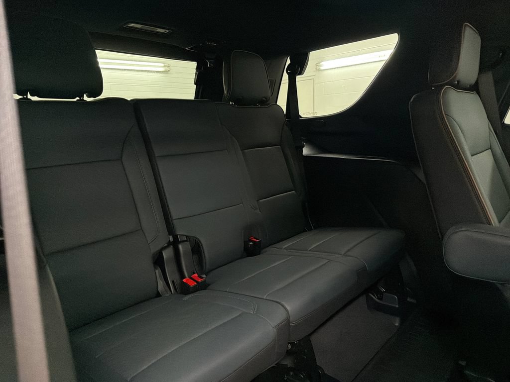 Used 2025 GMC Yukon AT4 w/ AT4 Premium Plus Package AWD/4WD image 32