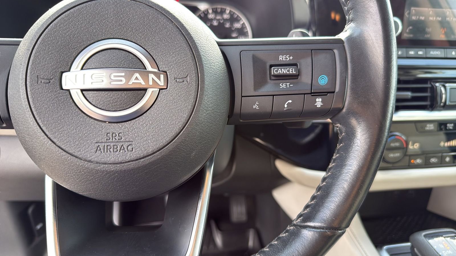 Used 2024 Nissan Pathfinder SV FWD image 15