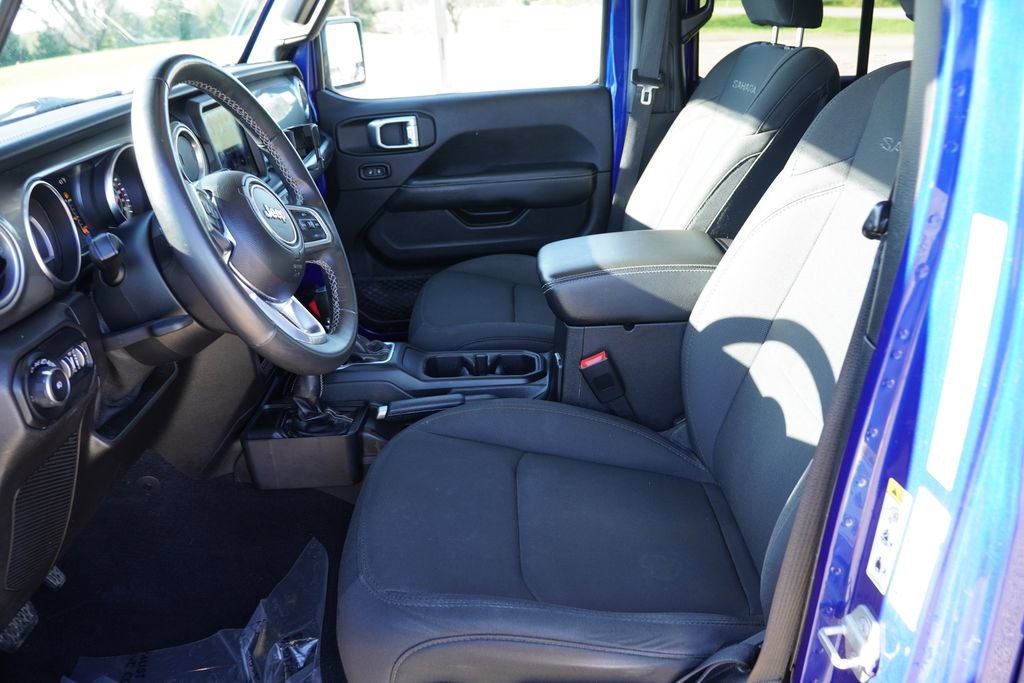 Used 2019 Jeep Wrangler Unlimited Sahara w/ Uconnect 4C Nav & Sound Group AWD/4WD image 16