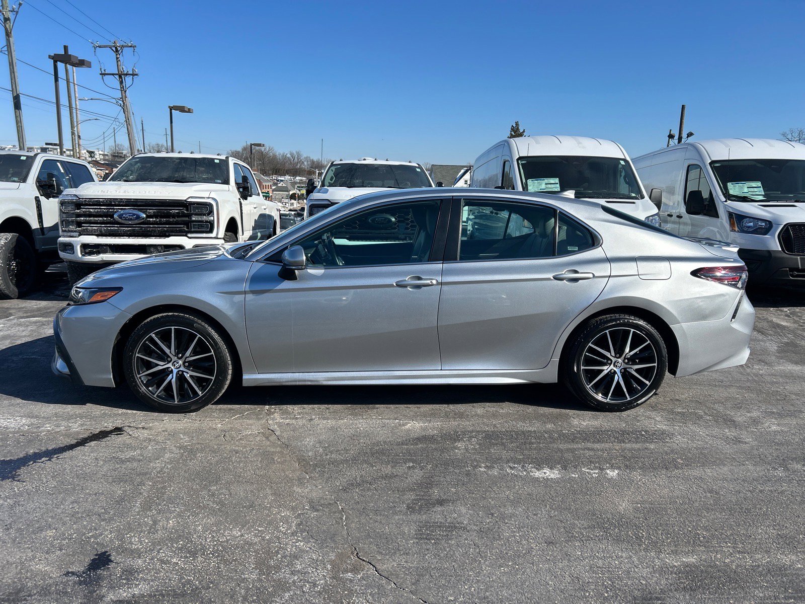Used 2022 Toyota Camry SE image 4