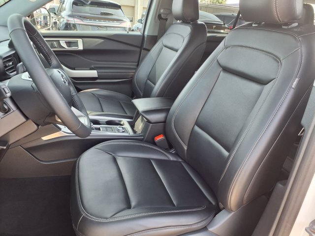 Certified 2024 Ford Explorer XLT w/ Equipment Group 202A AWD/4WD image 4
