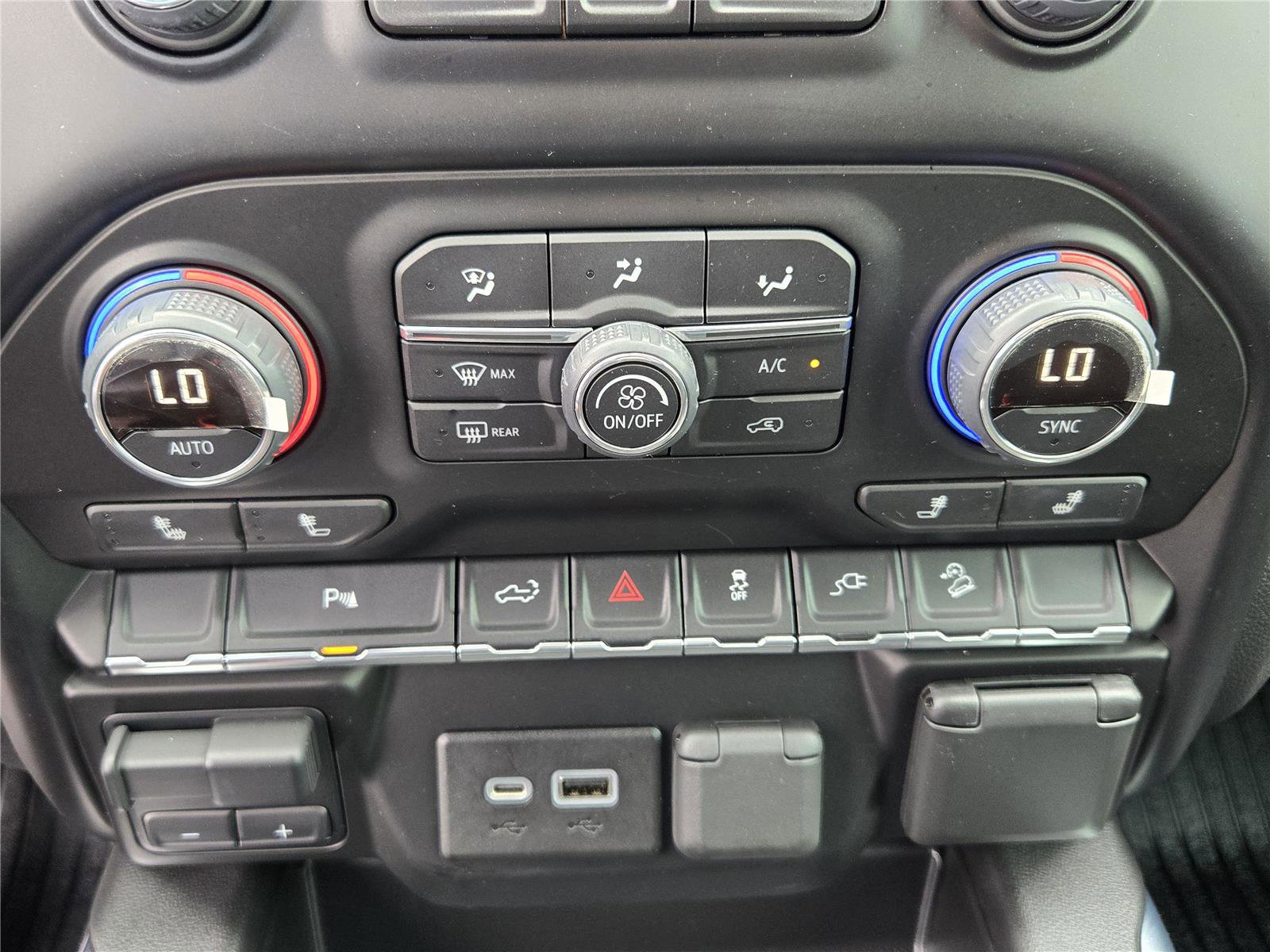 Used 2022 Chevrolet Silverado 1500 LT Trail Boss w/ Convenience Package II AWD/4WD image 17