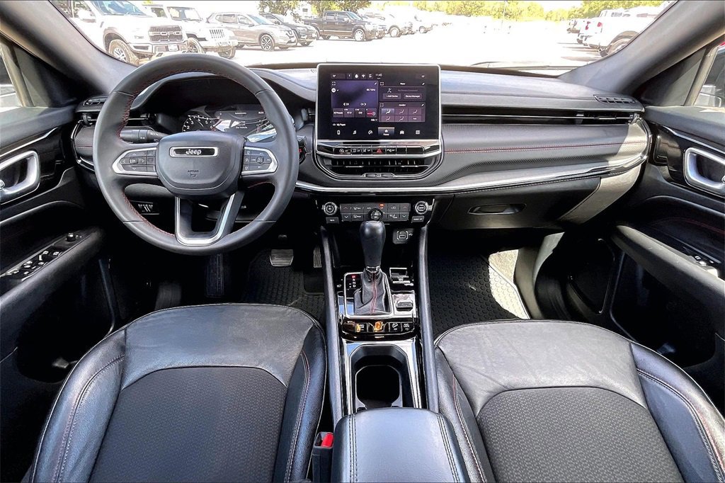 Used 2024 Jeep Compass Trailhawk image 7