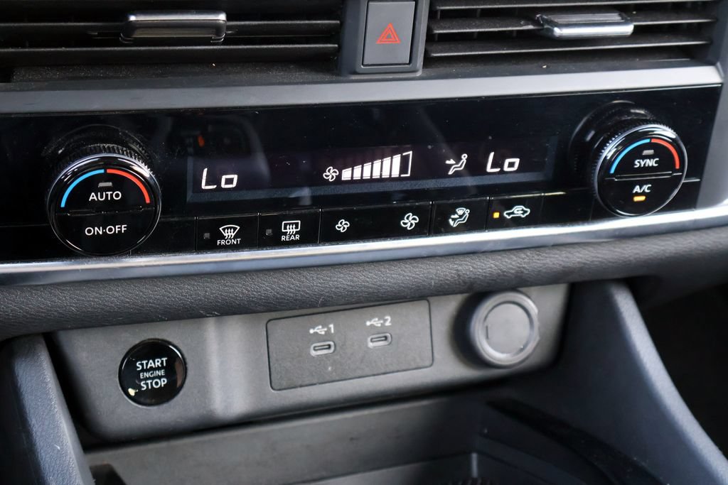 Used 2025 Nissan Rogue SV AWD/4WD image 32