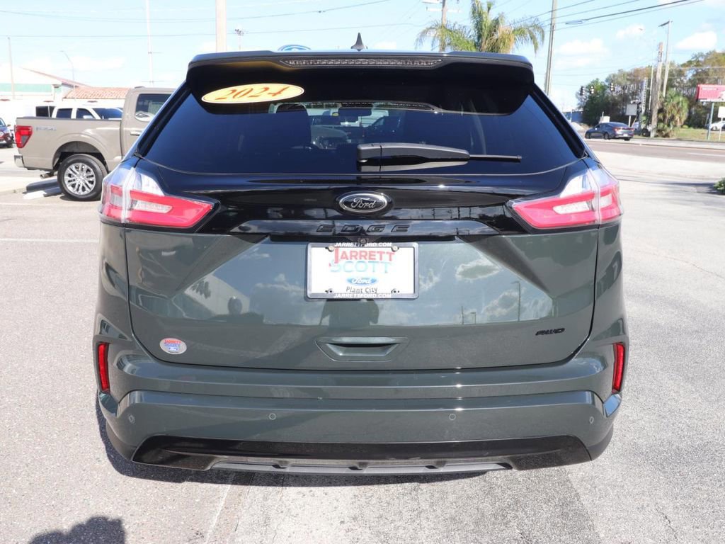 Certified 2024 Ford Edge SE w/ Black Appearance Package image 4