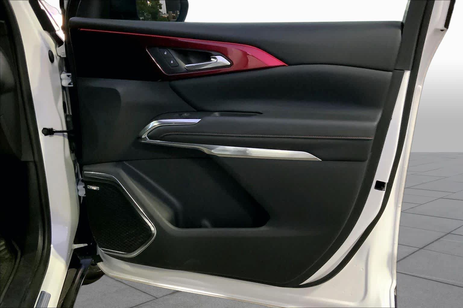 Used 2024 Chevrolet Traverse RS FWD image 20