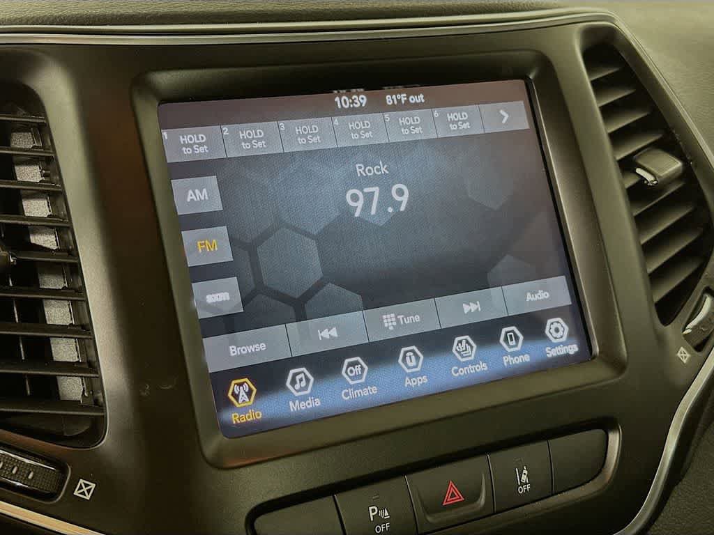 Used 2021 Jeep Cherokee Latitude Lux w/ Comfort/Convenience Group FWD image 17