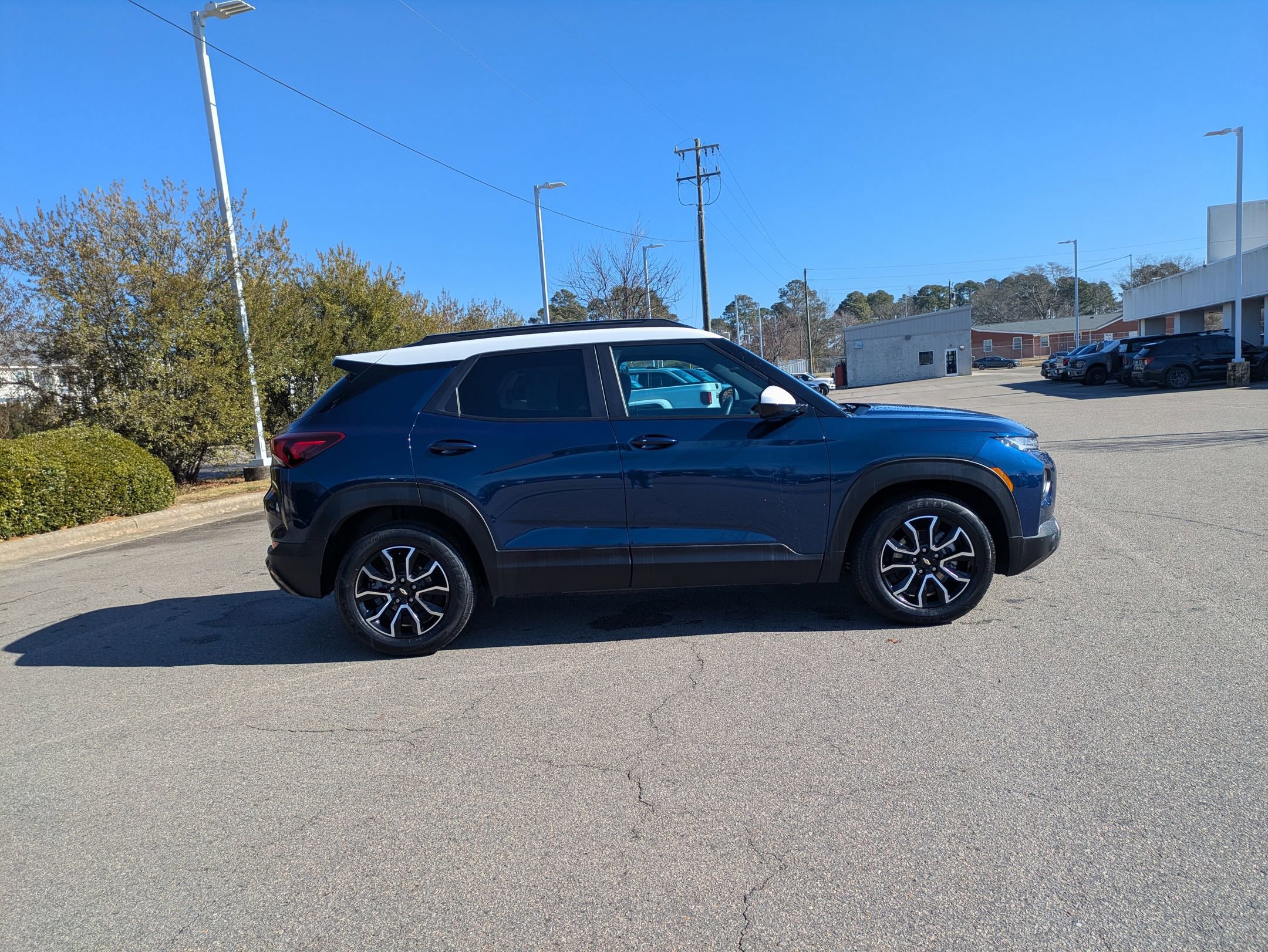 Used 2023 Chevrolet TrailBlazer ACTIV w/ Sun and Liftgate Package image 7