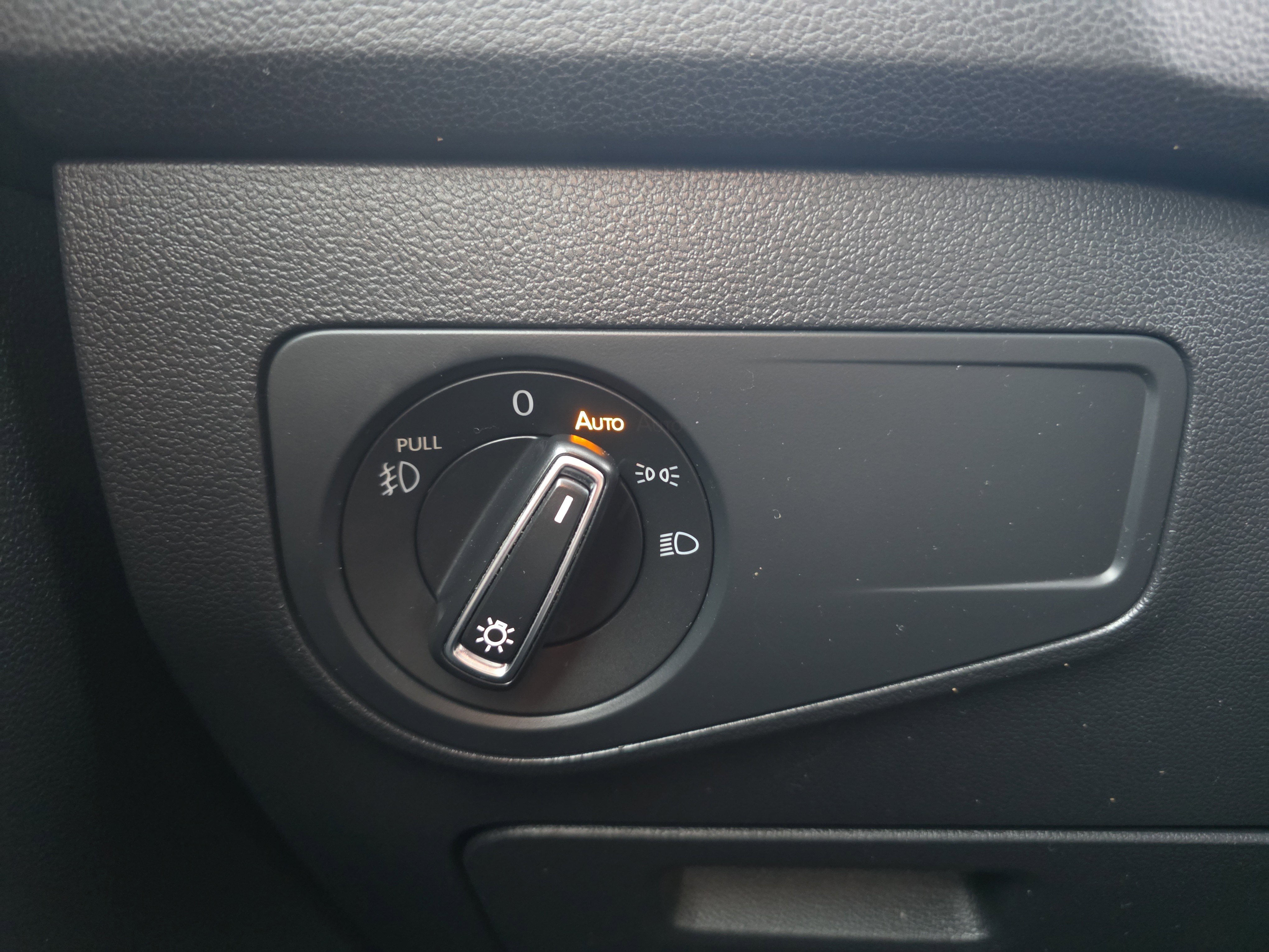 Used 2019 Volkswagen Tiguan SEL w/ 3rd Row Seat Package image 37