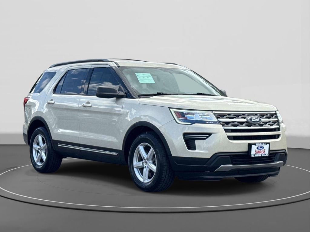 Certified 2018 Ford Explorer XLT FWD image 4
