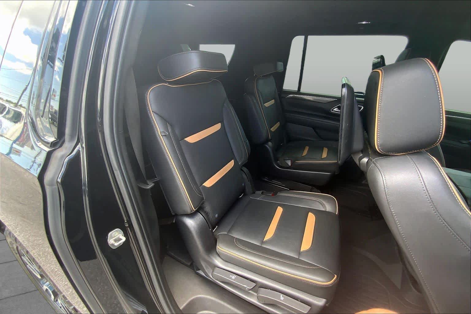 Used 2021 GMC Yukon XL AT4 w/ AT4 Premium Plus Package AWD/4WD image 18