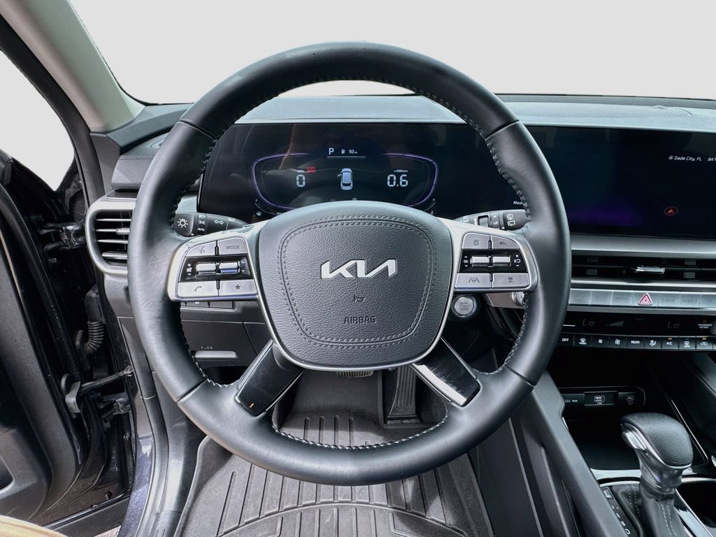 Used 2025 Kia Telluride LX FWD image 11