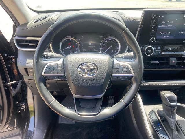 Used 2022 Toyota Highlander XLE FWD image 17
