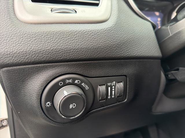 Used 2018 Jeep Compass Latitude w/ Popular Equipment Group image 22