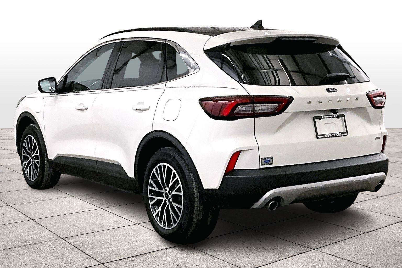 Certified 2025 Ford Escape SE w/ PHEV Premium Package image 4