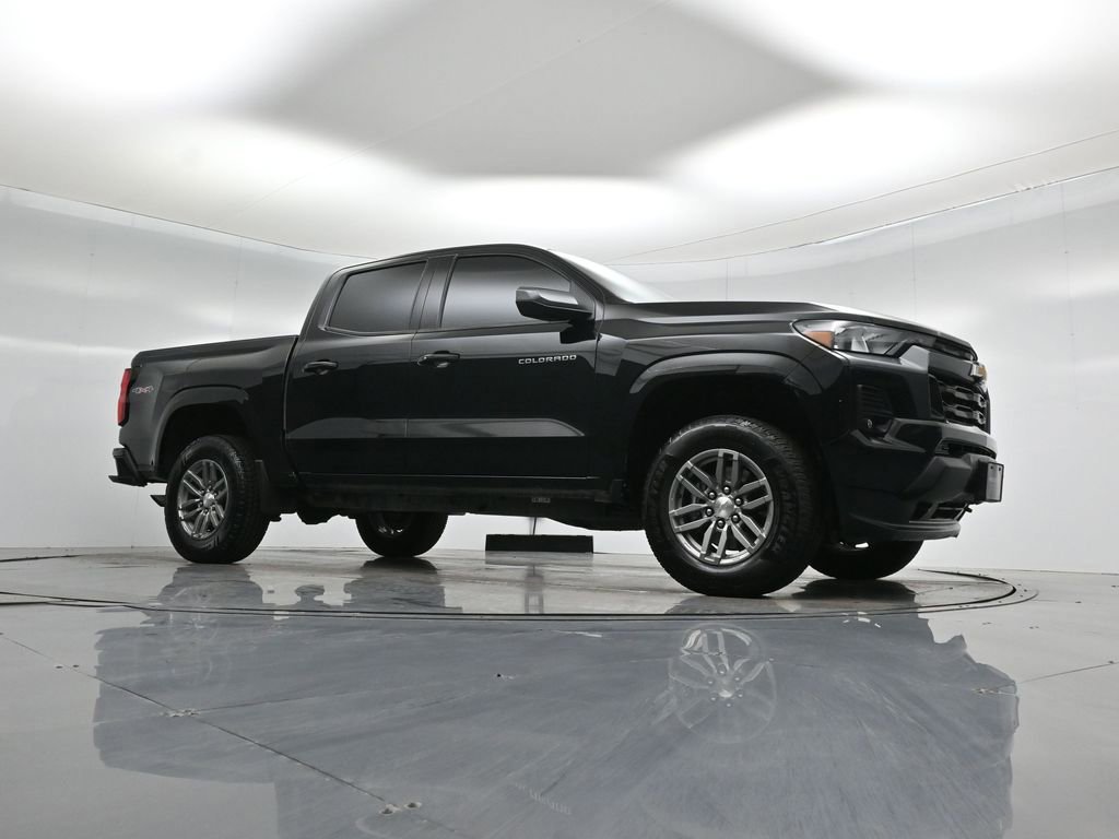 Used 2023 Chevrolet Colorado LT w/ LT Convenience Package image 2