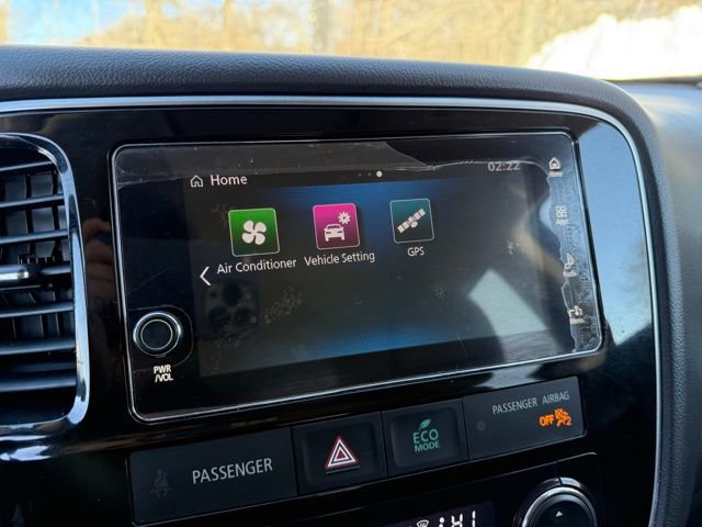 Used 2018 Mitsubishi Outlander 4WD Plug-In Hybrid image 26