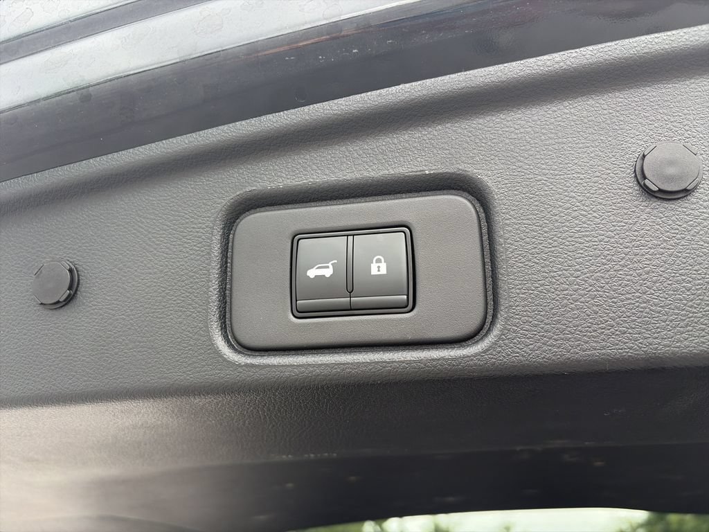 Used 2025 Nissan Pathfinder SL FWD image 33