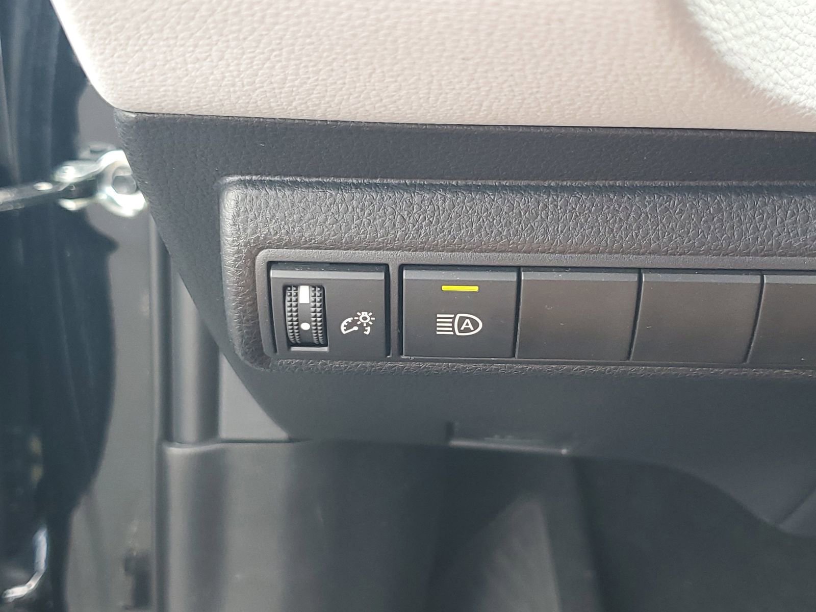 Used 2025 Toyota Corolla SE FWD image 28