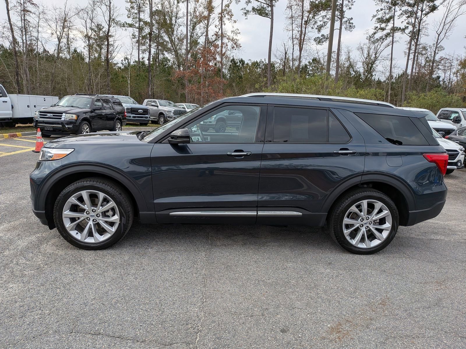 Certified 2023 Ford Explorer Platinum w/ Technology Package image 7