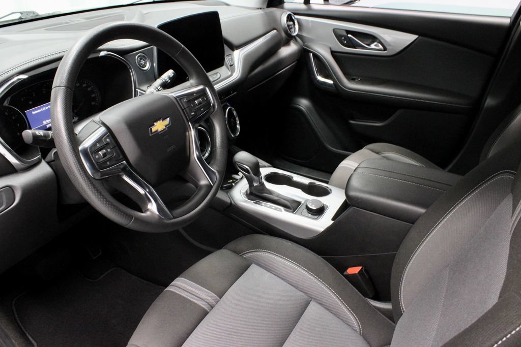 Used 2025 Chevrolet Blazer LT FWD image 23
