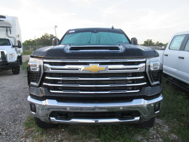 Used 2024 Chevrolet Silverado 2500 LTZ w/ LTZ Premium Package AWD/4WD image 2