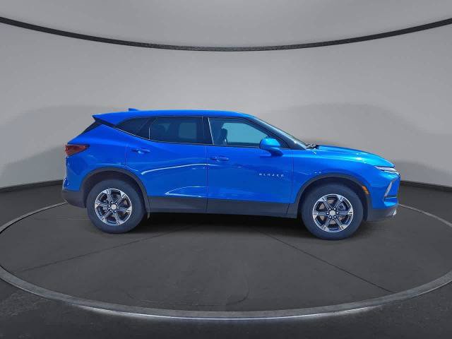 Used 2025 Chevrolet Blazer LT AWD/4WD image 9