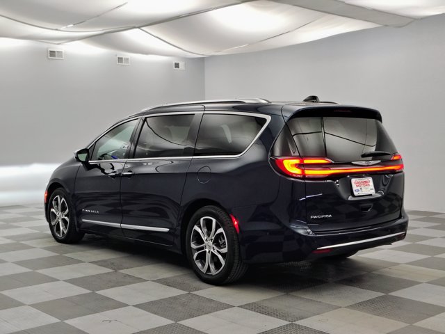 Used 2024 Chrysler Pacifica Pinnacle FWD image 9