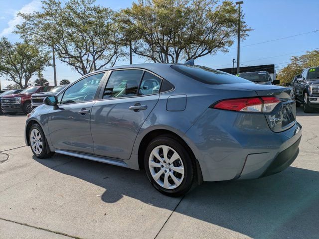 Used 2026 Toyota Corolla LE FWD image 2