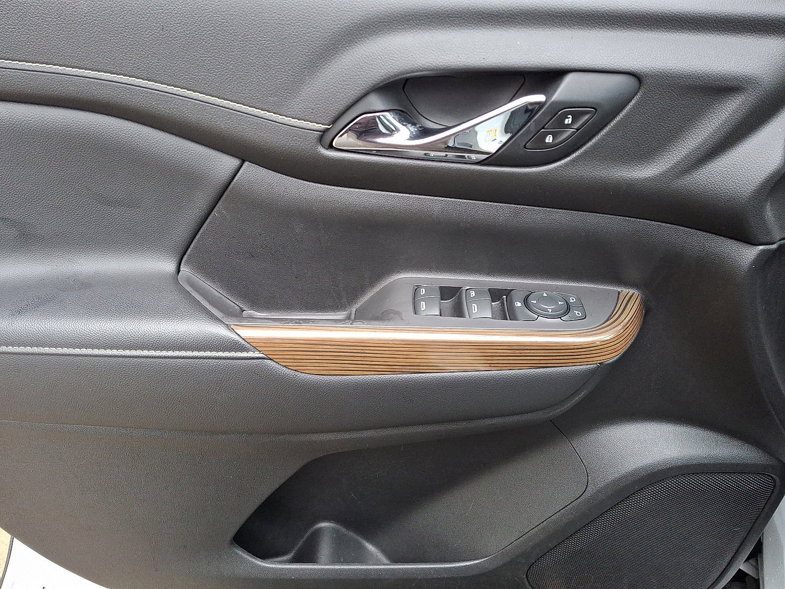 Used 2021 GMC Acadia SLE image 15