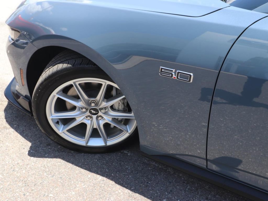 Certified 2025 Ford Mustang GT Premium RWD image 3