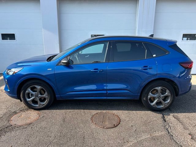 Certified 2023 Ford Escape ST-Line w/ Tech Pack #1 AWD/4WD image 3